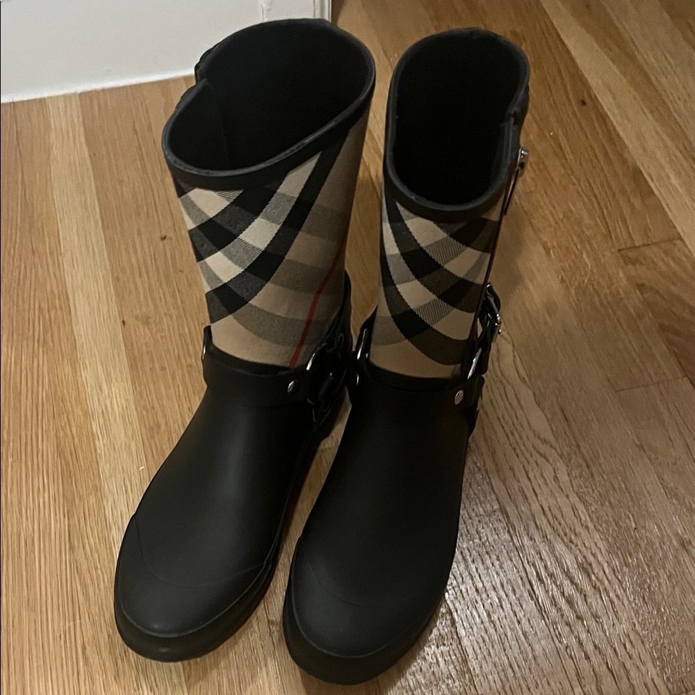 Burberry Black and Tan Plaid Winter Boots - Picture 2 of 5